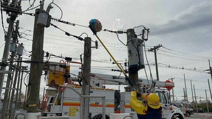 PSE&G lineworkers demonstrate Mylar balloon contact with energized equipment. 
